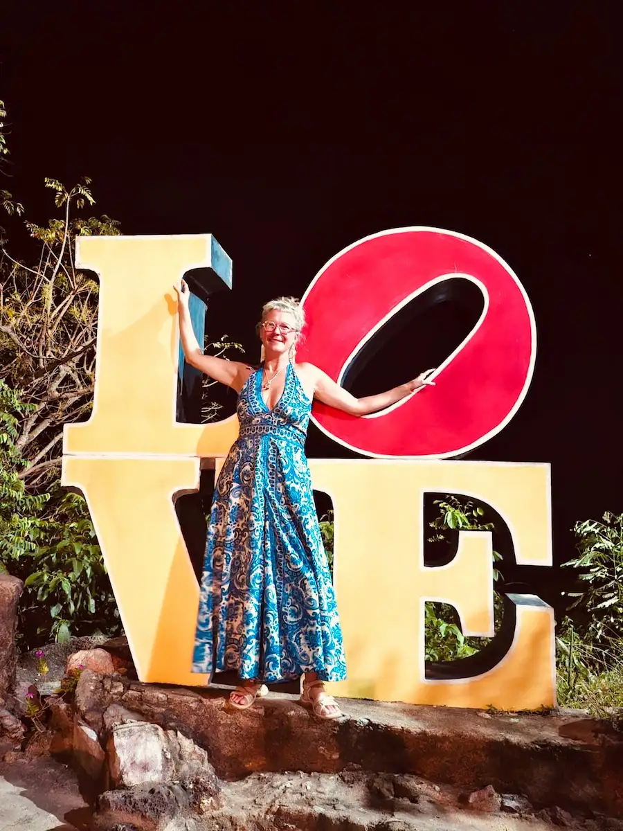 Intieme groep vrouwen tijdens een lezing over borstgezondheid