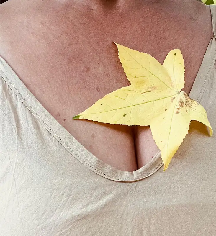 Ontspannende therapie omgeving met bloemen